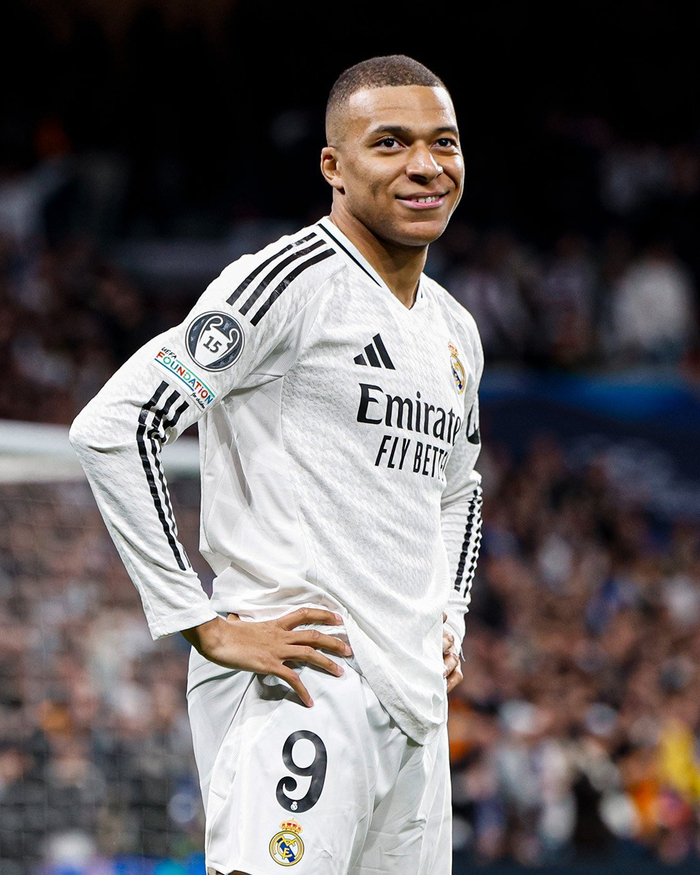 新鹏城推出与深圳本土潮流品牌COSTS联名限定球衣，售价799元（新鹏城携手深圳潮牌COSTS发布联名限量球衣，定价799元）