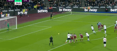 目前半场结束，马刺与鹈鹕双方合砍134分。（半场战罢，马刺与鹈鹕共轰下134分）