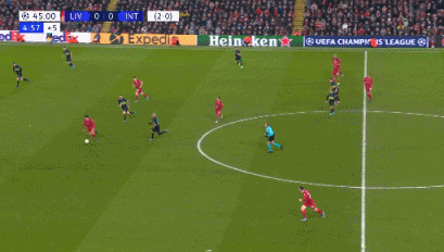 近10场欧冠仅1场进球，莱万遭遇生涯欧冠最长6场进球荒（欧冠近10战仅1球，莱万陷入生涯欧冠最长6场连续未破门）