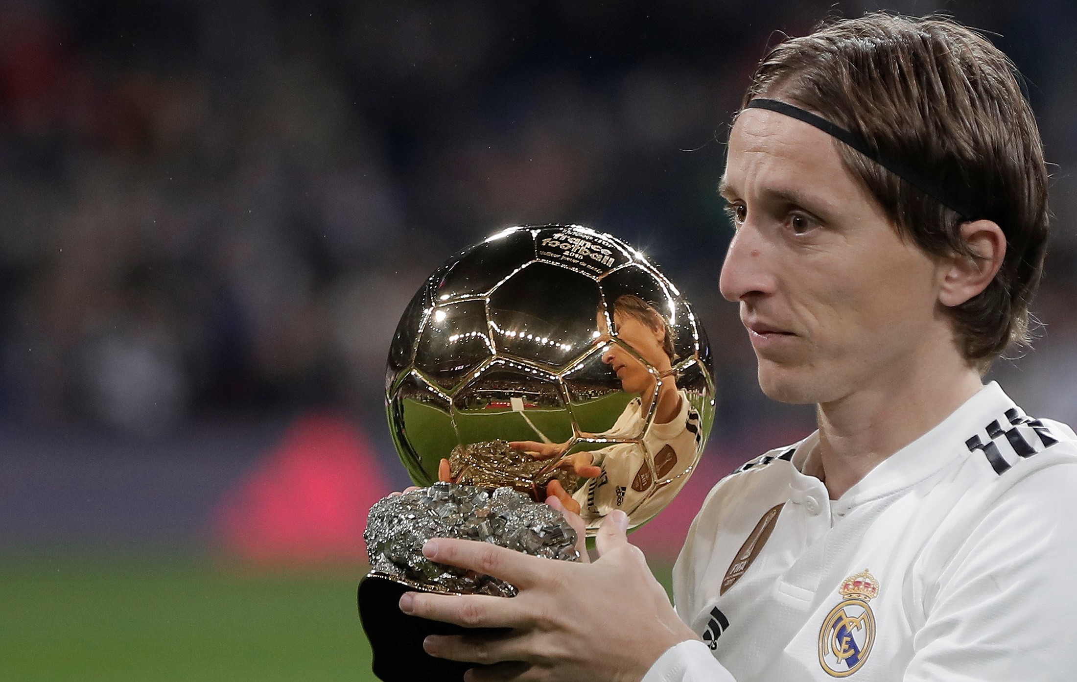 每体列足坛十大奇葩条款：博格坎普拒坐飞机；内马尔微笑条款（每体评选足坛十大离奇条款：博格坎普拒绝乘机，内马尔“微笑条款”上榜）