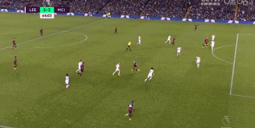 表现不错！萨格斯半场10中5得到14分3篮板3助攻（手感不俗！萨格斯半场10投5中砍下14分3篮板3助攻）