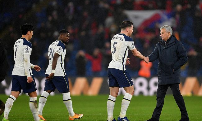 巴萨官方：邦马蒂已完成左腓骨骨折手术，预计恢复期为5个月（巴萨官宣邦马蒂左腓骨骨折接受手术，预计伤缺5个月）